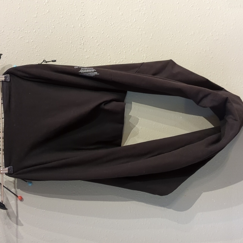 Beyond Yoga Infinity Warm Scarf Zip Pocket Black
